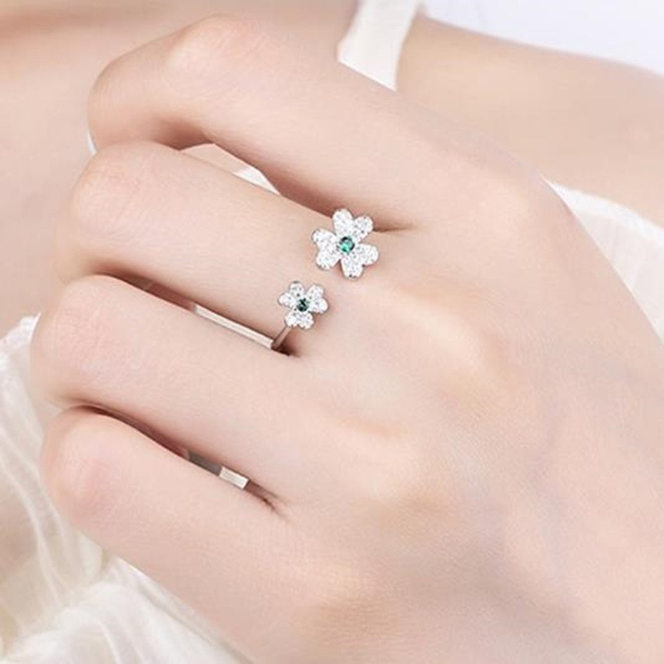 Anillo De Flor Con Esmeralda