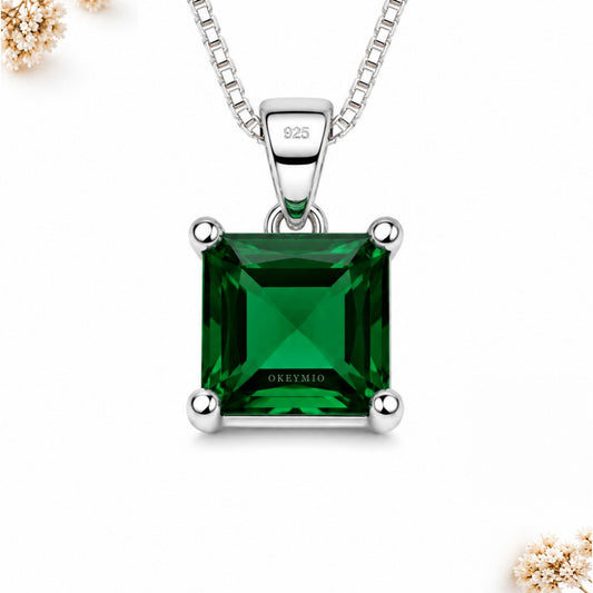 Cadena Con Dije y Con Esmeralda Rusa En Plata 925